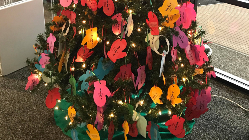 pic_featured-givingtrees2018 giving tree